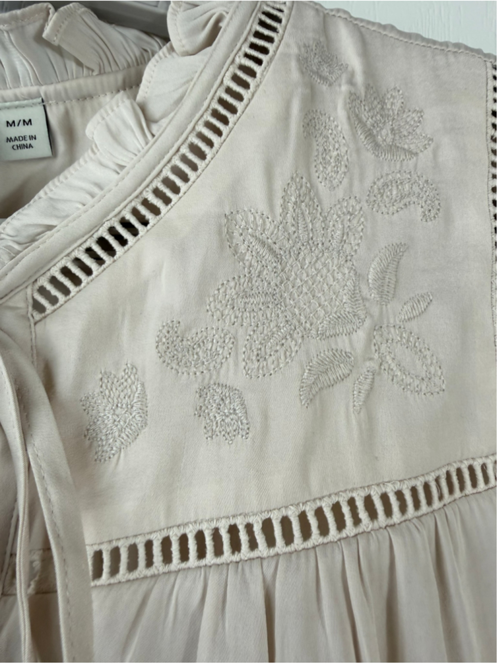 Women's Joie Beige Embroidered Blouse M - Picture 6 of 9